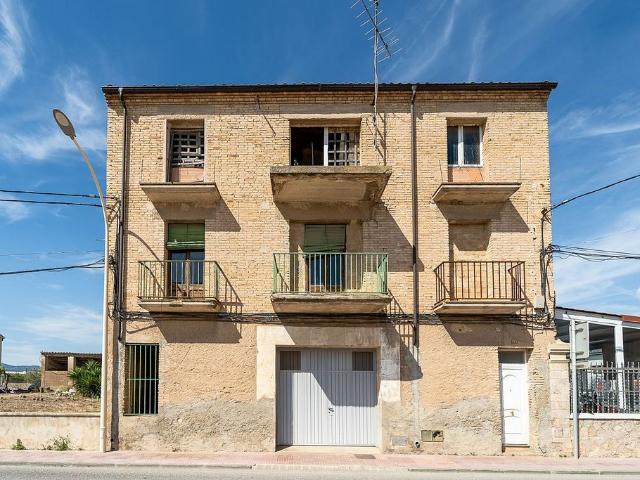Casa en venta en calle Sant Jordi, Benissanet, de 306 m² 3 habitaciones por 110.000