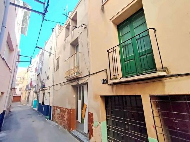 Casa en venta en calle Sant Josep, Ulldecona, de 136 m² 3 habitaciones por 34.000