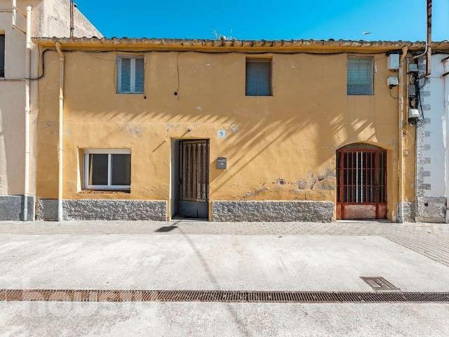 Casa en venta en calle Sardinyola, Santa Margarida i els Monjos, de 192 m² 5 habitaciones por 270.000