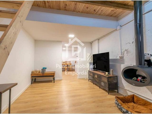 Casa en venta en calle Tomàs Miralpeix, Castelló d´Empúries, de 35 m² 2 habitaciones por 139.000