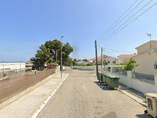 Casa en venta en calle Torredembarra, Cubelles, de 253 m² 3 habitaciones por 416.500