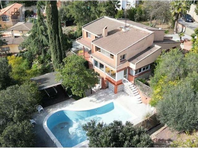 Casa en venta en calle, Torrelles de Llobregat, de 311 m² 6 habitaciones por 679.000