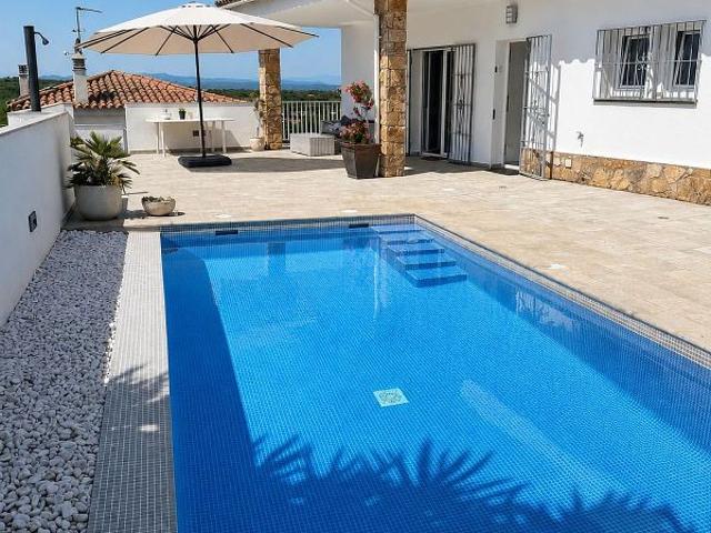 Chalet en venta en calle Vall D'aran, Escala, L´, de 120 m² 4 habitaciones por 640.000