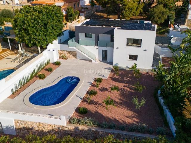 Casa en venta en Calp, Benicolada Las Adelfas. VILLA MODERNA TOTALMENTE REFORMADA EN CALPE CON DOS VIVIENDAS INDPENDIENTES Y PISICINA PRIVADA. Casas.