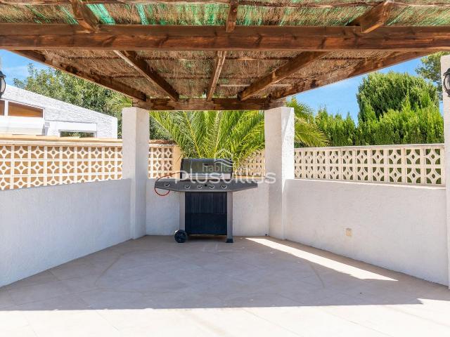 Casa en venta en Calp, Benicolada Las Adelfas. Casas.