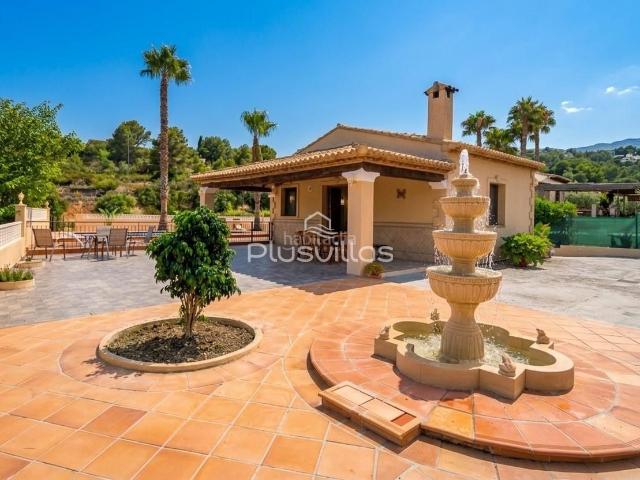 Casa en venta en Calp, Gargasindi Garduix Colina del Sol. Casas.