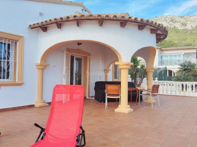 Casa en venta en Calp, Oltamar Cucarres. Villa en venta con 4 dormitorios y piscina en Calpe, con vistas al mar. Casas.