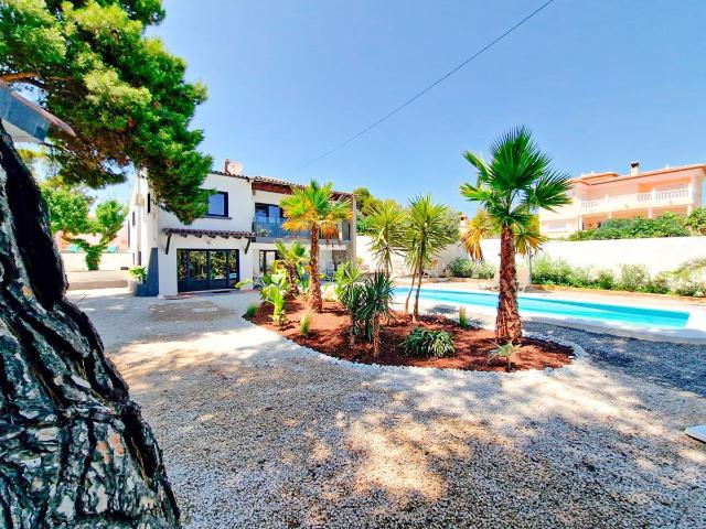 Casa en venta en Calp, Marisol Park Ortembach Los Almendros. EXCLUSIVO CHALET INDEPENDIENTE A SOLO 700 METROS DE LA PLAYA DEL ARENAL EN CALPE. Casas.