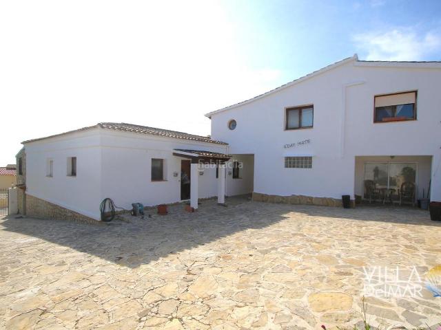 Casa en venta en Calp, Marisol Park Ortembach Los Almendros. Propiedad con 4 unidades residenciales separadas, piscina y vista al mar. Casas.