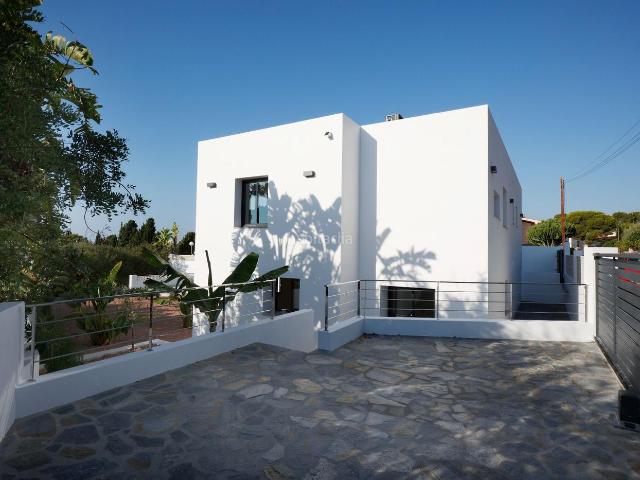 Casa en venta en Calp, Marisol Park Ortembach Los Almendros. Villa reformada high tech, al final de una calle sin salida que consta de dos viviendas totalmente independientes en Calpe. Casas.