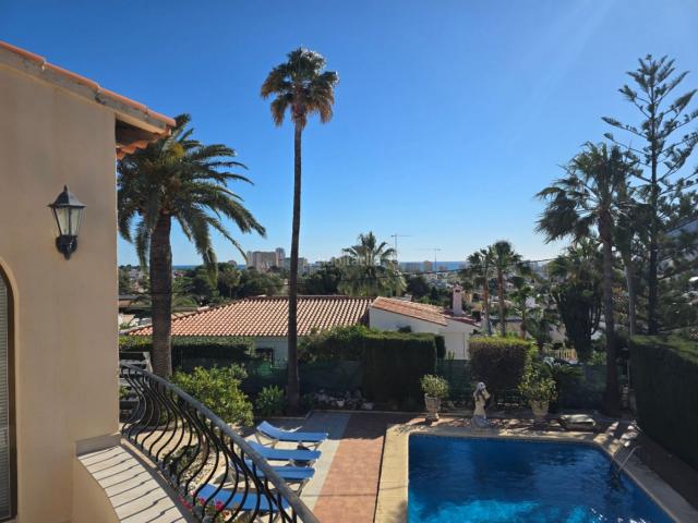Casa en venta en Calp, Puerto. Casas.