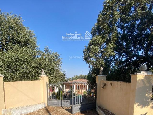 Casa en venta en Calvarrasa de Arriba. Oportunidad, vivienda con amplia parcela en la Urbanización Hoyos de la Mina, Calvarrasa de Arriba!. Casas Calvarrasa de.
