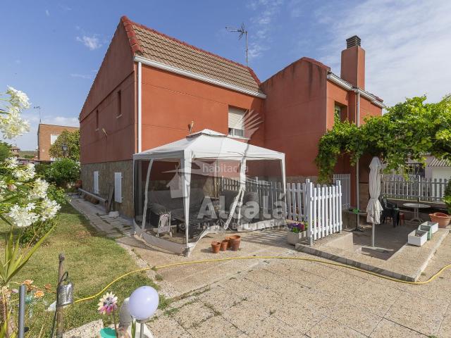 Casa en venta en Camarma de Esteruelas. Estupendo chalet independiente en una sola planta,con piscina privada en Camarma de Esteruelas. Casas Camarma de.