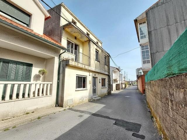 Casa en venta en Cambados. Casa para Reformar con Terraza a 200m de la Plaza de Fefiñáns, Cambados. Casas.