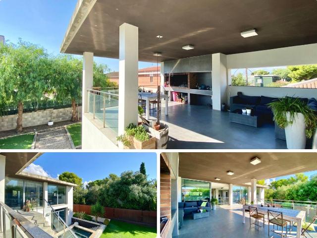 Casa en venta en Cambrils, Cambrils Mediterrani Costa Dorada. En venta Exclusiva casa de diseño, independiente, doble parcela con amplia zona de jardín y piscina. Casas.