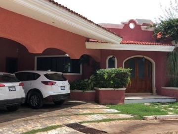 CASA EN VENTA EN CAMPECHE: AV. RESURGIMIENTO