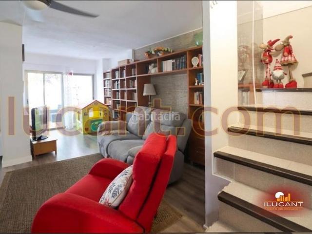 Casa en venta en Campello el, Pueblo Español Coveta Fumá. Campello, próximo playa El Amerador. Bungalow con encanto. Reformado. En esquina. Piscina, zonas verdes, parking. Casas Campello.