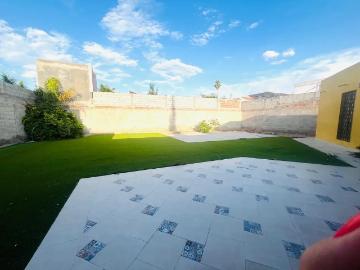 Casa en venta en Campestre La Rosita, a unos pasos del Club de Golf. De un piso, doble altura!
