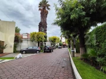 CASA EN VENTA EN CAMPESTRE MORILLOTLA CON ALBERCA Y GYM! JARDIN ENORME!