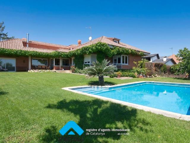Casa en venta en Canovelles. Casas.