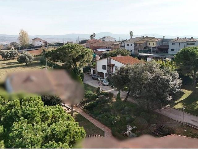 Casa en venta en Canovelles, de 85 m² 4 habitaciones por 485.000
