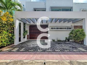 Casa en Venta en Cancun en Residencial Palmaris con 3 Recámaras