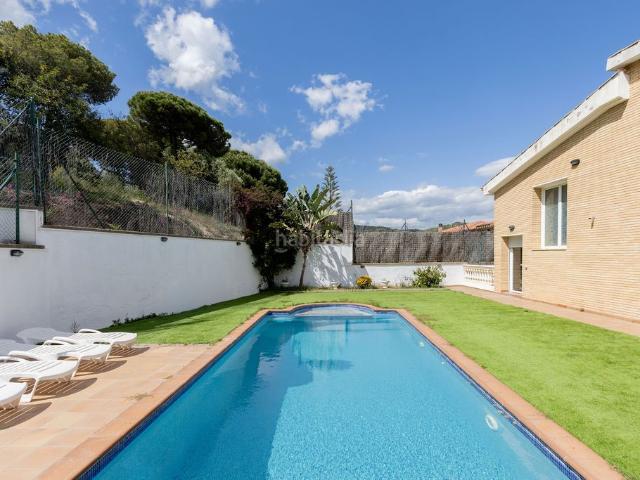 Casa en venta en Canet de Mar. Casa con vistas al mar, piscina, jardín y ascensor en Canet de Mar, Maresme. Casas Canet de.