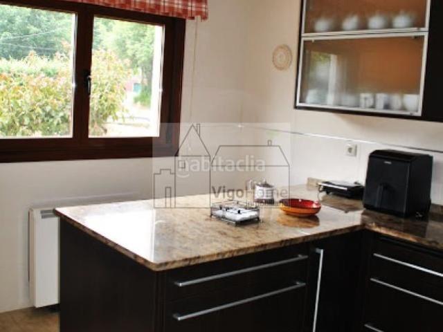 Casa en venta en Cangas, Darbo. Casas.