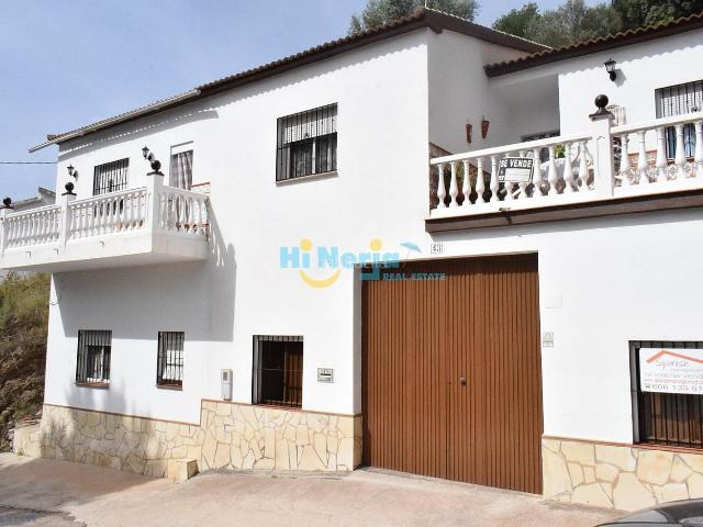 Casa en venta en Canillas de Aceituno. Casa familiar grande ubicación tranquila. Casas Canillas de.