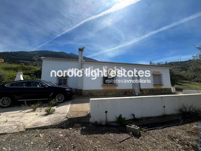 Casa en venta en Canillas de Aceituno. Casas Canillas de.
