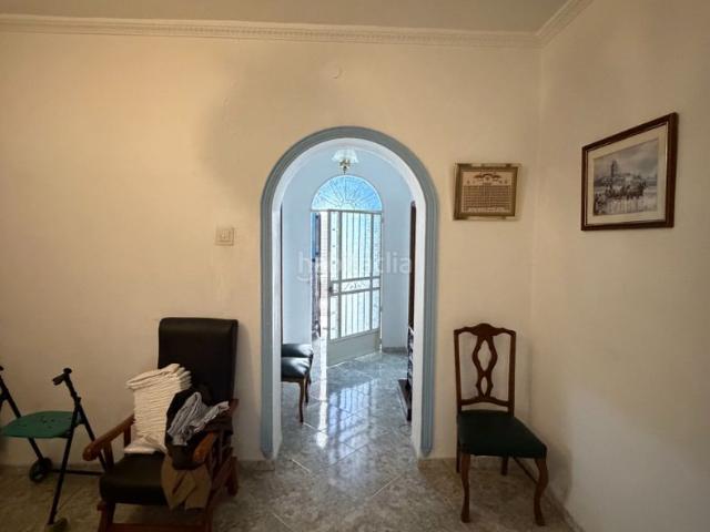 Casa en venta en Cantillana. CASA DE ESQUINA CON PATIO GRAN PATIO CENTRAL, PORCHE Y NAVE DE APEROS. Casas.