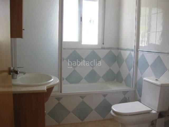 Casa en venta en Canyelles. Casa de 4 habitaciones, precisa reformas. Casas.