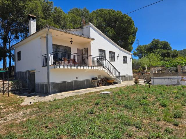 Casa en venta en Canyelles. Casa independiente con piscina y gran parcela en Urb. Califòrnia, Canyelles!. Casas.