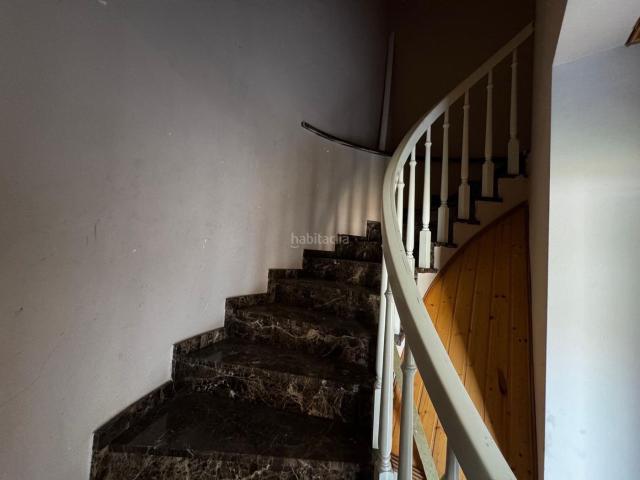 Casa en venta en Canyelles. Gran casa de 5 dormitorios con 3 plantas independientes en Bora Mar. Casas.