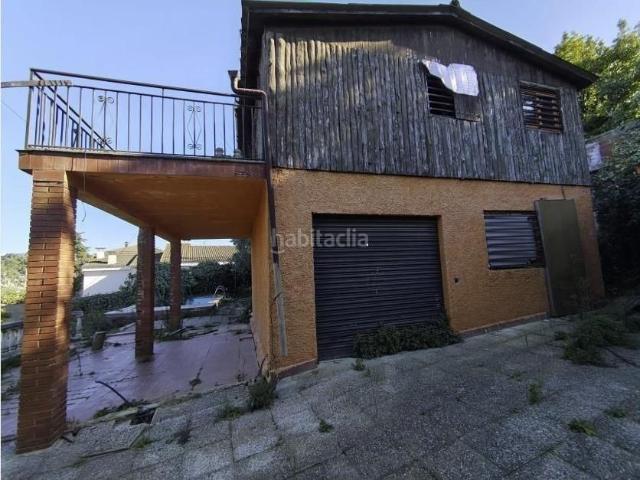 Casa en venta en Canyelles. Gran terreno llano, con casita pequeña. Casas.