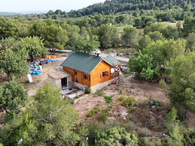 Casa en venta en Casinos. ENCANTADORA CABAÑA DE MADERA EN CASINOS. Casas.