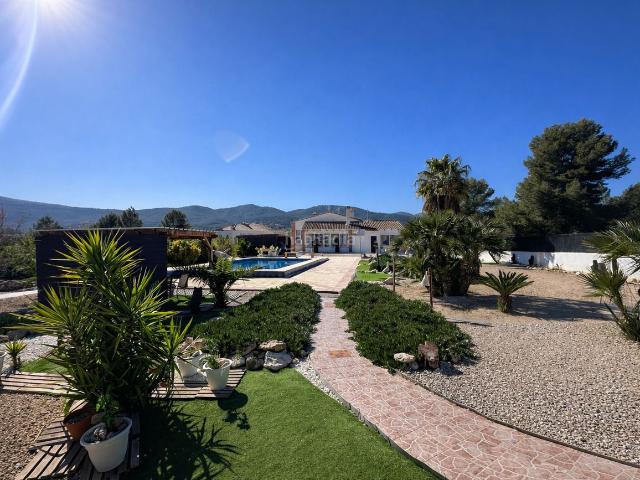 Casa en venta en Castalla. Casas.