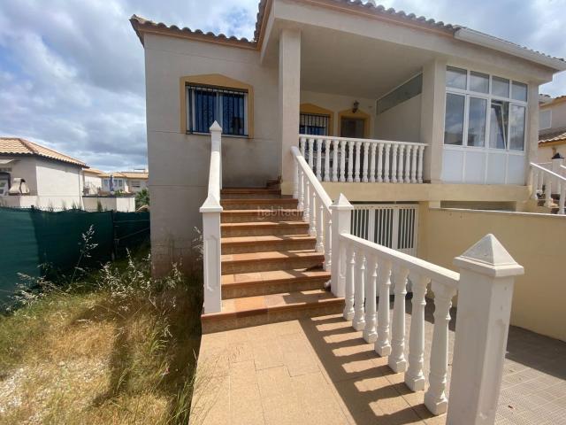 Casa en venta en Castalla. Chalet de 2 dormitorios con amplio garaje. Casas.