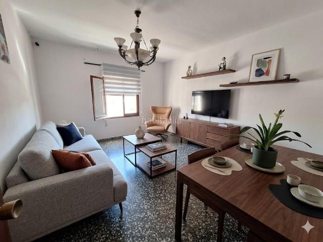 Casa en venta en Castalla. Soleada casa o chalet de 5 dormitorios, garaje y un amplio patio con grandes posibilidades, en Castalla. Casas.
