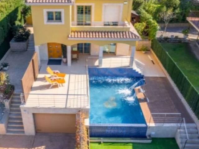 Casa en venta en Castell Platja d´Aro, de 238 m² 3 habitaciones por 725.000