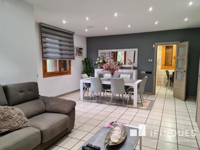 Casa en venta en Castellar del Vallès, Eixample Can Bogunyà. ESPECTACULAR TORRE CON ZONA ENORME DE VERANO. Casas Castellar del.