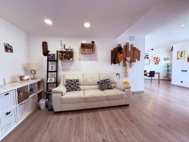 Casa en venta en Castellar del Vallès, El Racó Sant Feliu del Racó. OPCION A COMPRA PARA 8 MESES SIN PAGO MENSUAL. Casas Castellar del.