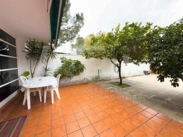 Casa en venta en Castellar del Vallès, Espai Tolra Els Pedrissos Can Carner. CASA EN VENTA EN CASTELLAR DEL VALLÈS 4 HABITACIONES CON APARTAMENTO INDEPENDIENTE PATIO 50M Y GARAJE. Casas Castellar.