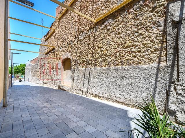 Casa en venta en Castellbisbal. CASA A REFORMAR EN EL CENTRO DE CASTELLBISBAL. Casas.