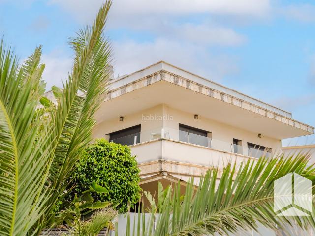 Casa en venta en Castelldefels, Baixador. Casas.