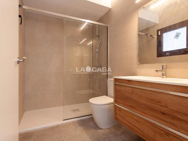 Casa en venta en Castelldefels, Baixador. WhatsApp Mate7. Casas.