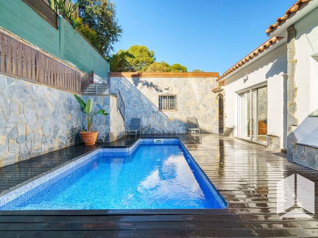 Casa en venta en Castelldefels, Bellamar. La Casa Agency presenta esta fantástica casa independiente en Bellamar Castelldefels. Casas.