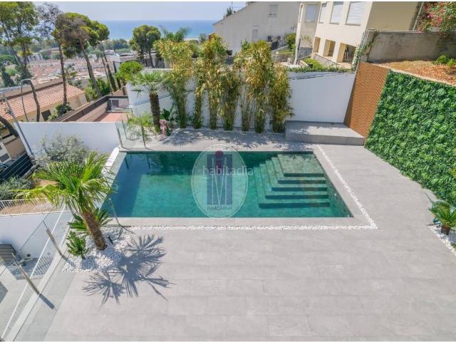 Casa en venta en Castelldefels, Bellamar. UNA RESIDENCIA EXTRAORDINARIA.CADA DIA COMIENZA CON EL AZUL DEL MAR. Casas.