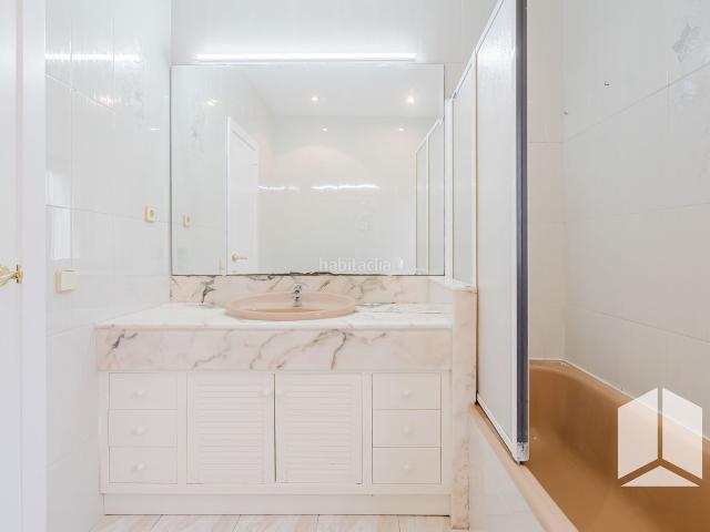 Casa en venta en Castelldefels, El Poal. Casa de 370 m con 4 dormitorios, terraza y garaje en Castelldefels. Casas.