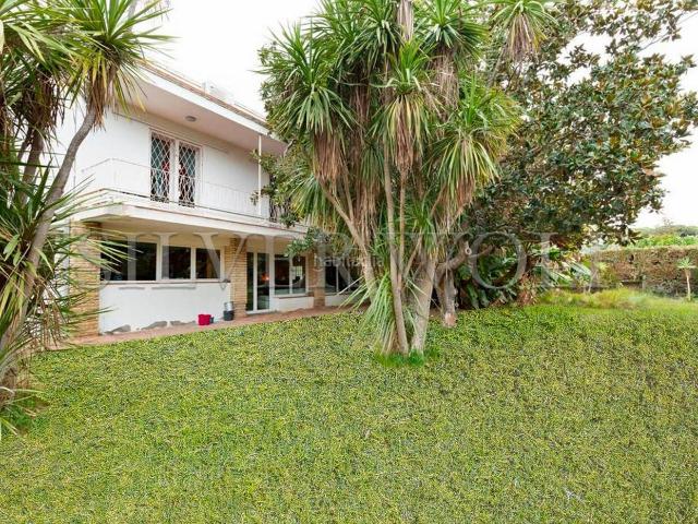 Casa en venta en Castelldefels, El Poal. PRIVACIDAD ABSOLUTA. Casas.
